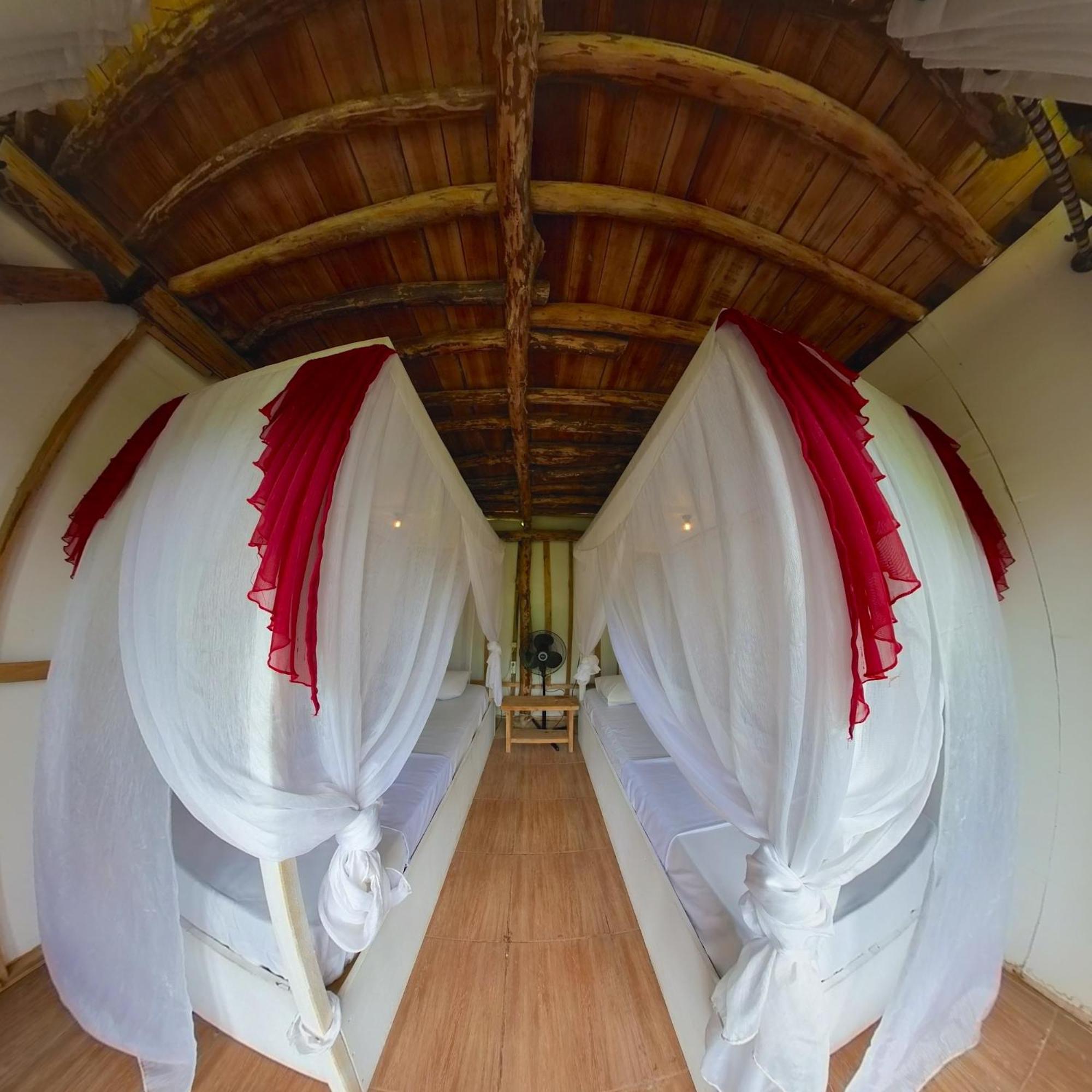De Chicktoria Hostel Pemenang Εξωτερικό φωτογραφία