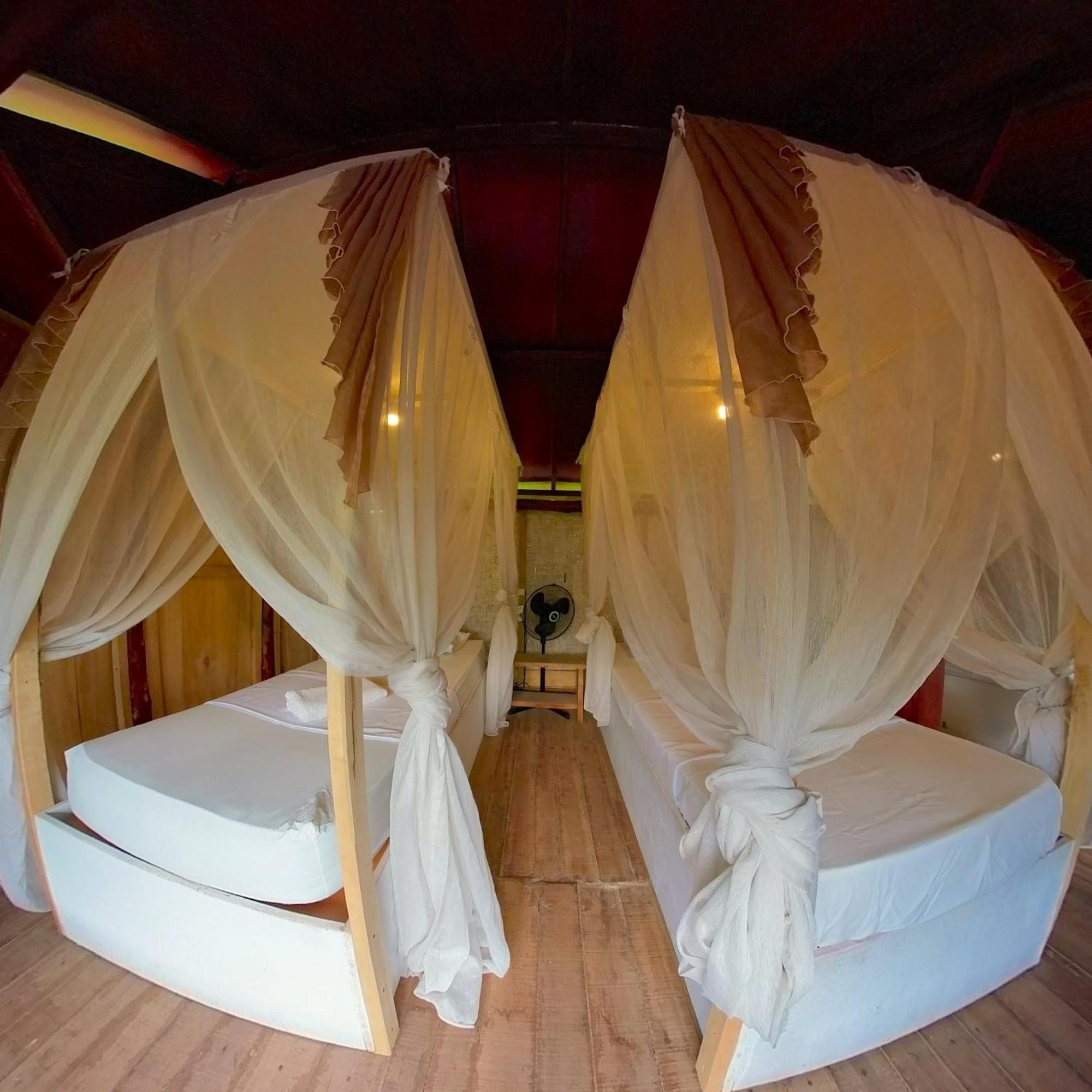 De Chicktoria Hostel Pemenang Εξωτερικό φωτογραφία